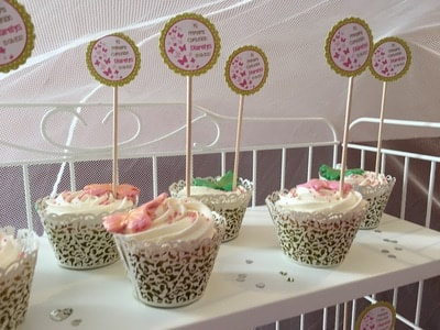 Cupcakes con decoración de fondant de mariposas