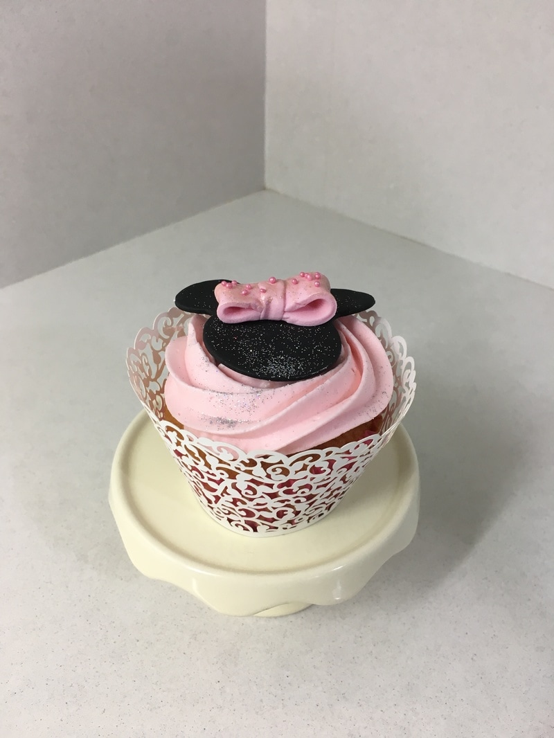 Cupcakes de vainilla con decoración de Minnie Mouse