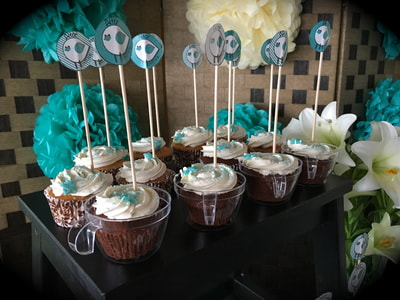 Cupcakes con decoración de fondant de estrellas turquesas
