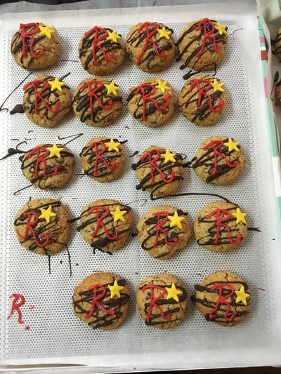 Cookies de avena decoradas con estrellas de sheriff
